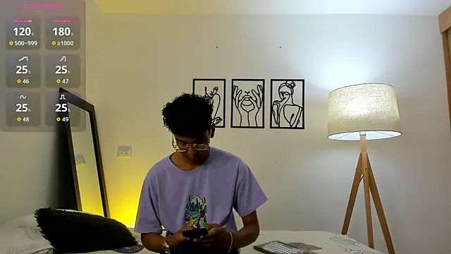 Snapshot of harrytwink18 chatting on 01.10.26 harrytwink18 online show from 01.10.26