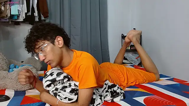 Snapshot of harrytwink18 chatting on 02.04.26 harrytwink18 online show from 02.04.26