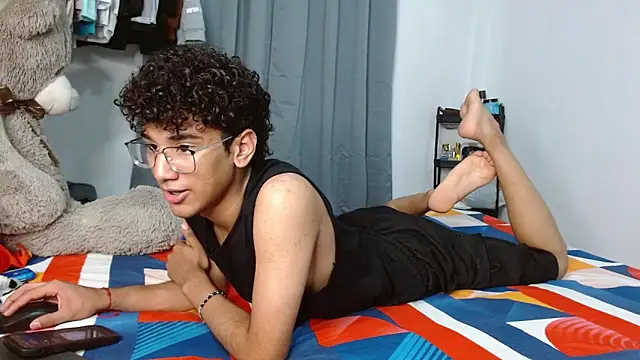 Snapshot of harrytwink18 chatting on 02.09.26 harrytwink18 online show from 02.09.26