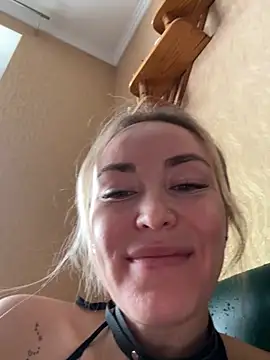 Snapshot of LovenseLush chatting on 11.20.25 LovenseLush online show from 11.20.25