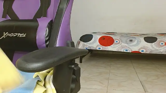 engielphoenis14 online show from 09.29.25