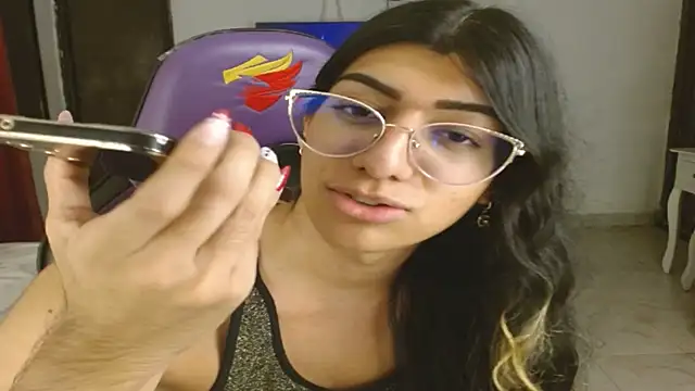 engielphoenis14 online show from 12.18.25