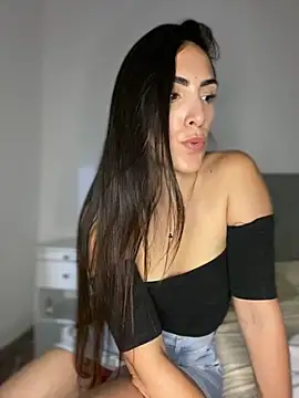 Snapshot of alessandra-a chatting on 01.13.25 alessandra-a online show from 01.13.25