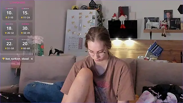 Girl alone home online show from 01.19.26