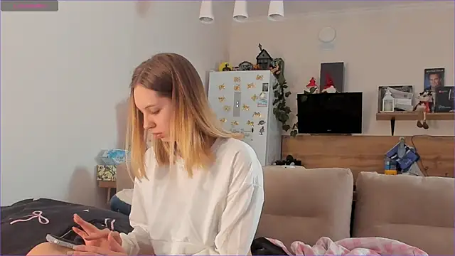 Girl alone home online show from 03.19.26