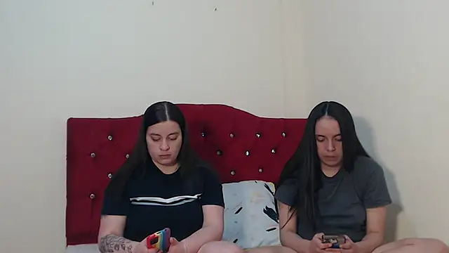 Snapshot of Lola_barbara chatting on 10.13.25 Lola barbara online show from 10.13.25