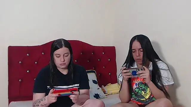 Snapshot of Lola_barbara chatting on 10.18.25 Lola barbara online show from 10.18.25