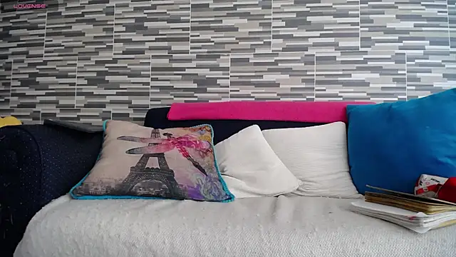 Snapshot of VioletaGomezCo chatting on 06.19.26 VioletaGomezCo online show from 06.19.26