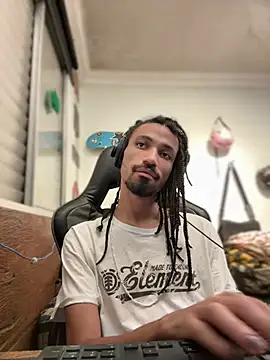 Snapshot of hotcamboy420 chatting on 01.28.25 hotcamboy420 online show from 01.28.25