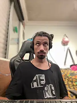 Snapshot of hotcamboy420 chatting on 01.30.25 hotcamboy420 online show from 01.30.25