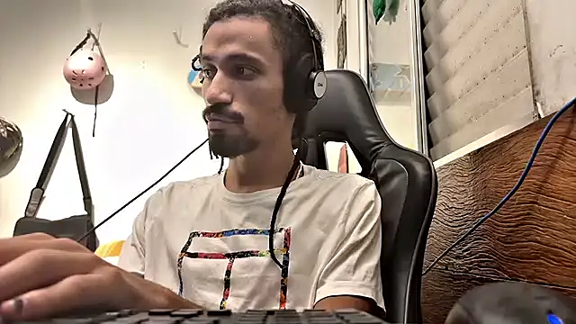 Snapshot of hotcamboy420 chatting on 02.01.25 hotcamboy420 online show from 02.01.25