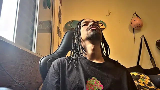 Snapshot of hotcamboy420 chatting on 02.06.25 hotcamboy420 online show from 02.06.25