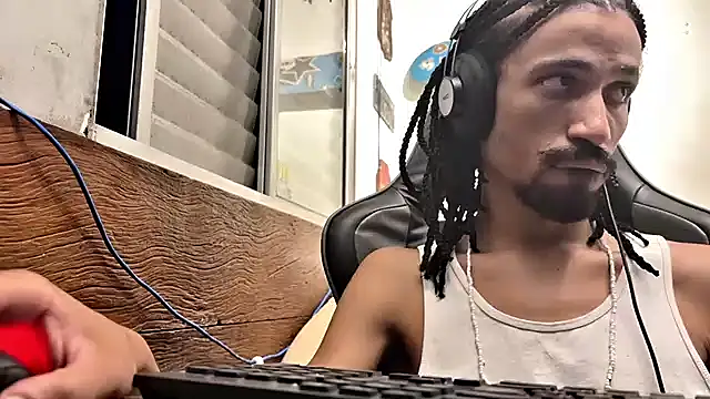 Snapshot of hotcamboy420 chatting on 02.07.25 hotcamboy420 online show from 02.07.25