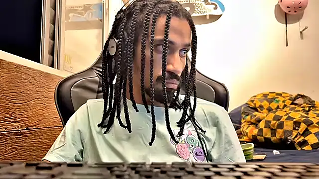 Snapshot of hotcamboy420 chatting on 02.18.25 hotcamboy420 online show from 02.18.25