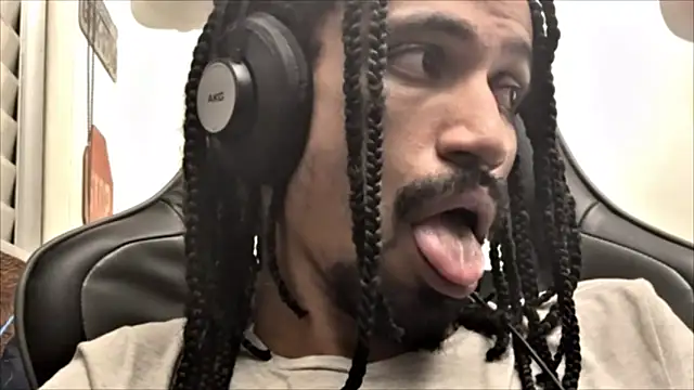 Snapshot of hotcamboy420 chatting on 02.22.25 hotcamboy420 online show from 02.22.25