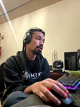 Snapshot of hotcamboy420 chatting on 11.02.25 hotcamboy420 online show from 11.02.25