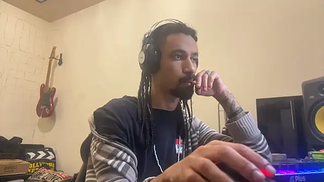 Snapshot of hotcamboy420 chatting on 11.04.25 hotcamboy420 online show from 11.04.25