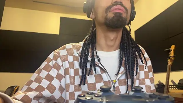 Snapshot of hotcamboy420 chatting on 11.25.25 hotcamboy420 online show from 11.25.25