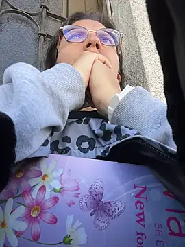 karlamorris  online show from 04.12.26