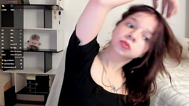 Snapshot of crystal_lilith chatting on 02.12.25 crystal lilith online show from 02.12.25