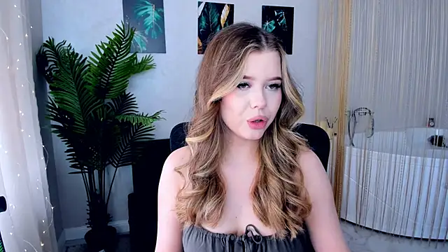 Snapshot of FollowLovee chatting on 02.16.25 FollowLovee online show from 02.16.25