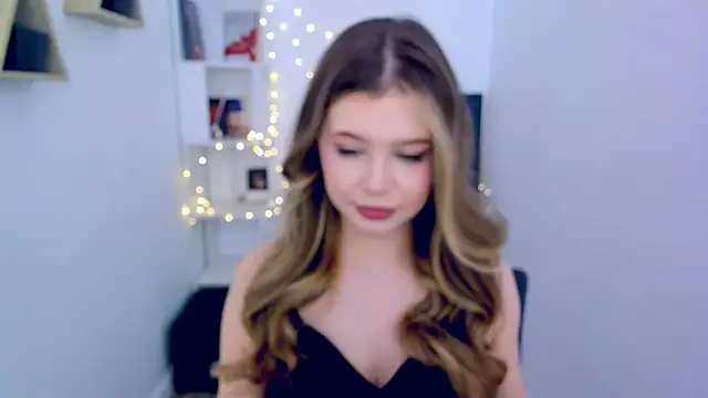 Snapshot of FollowLovee chatting on 03.19.25 FollowLovee online show from 03.19.25