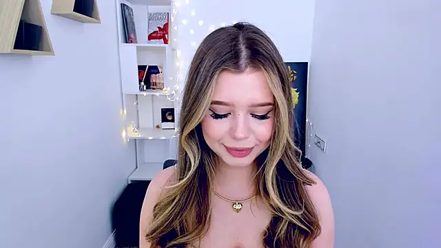 Snapshot of FollowLovee chatting on 03.19.25 FollowLovee online show from 03.19.25