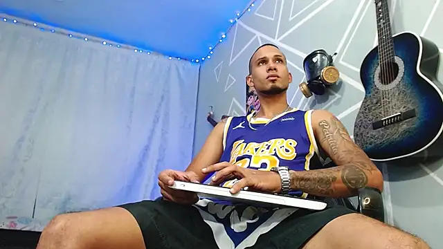 MagnusFrost online show from 03.05.25