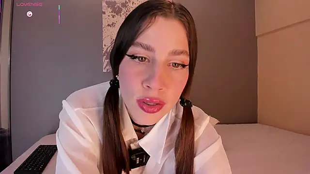 LynnSam  online show from 09.27.25