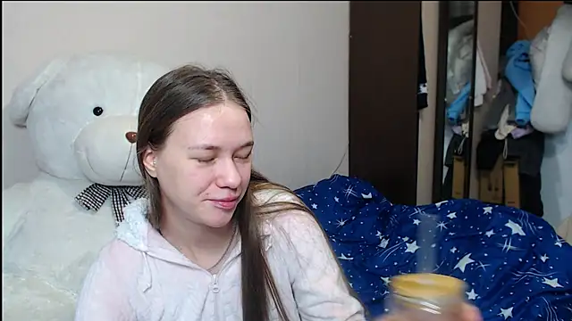 leila bambi  online show from 01.25.25