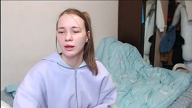 leila bambi  online show from 02.20.25