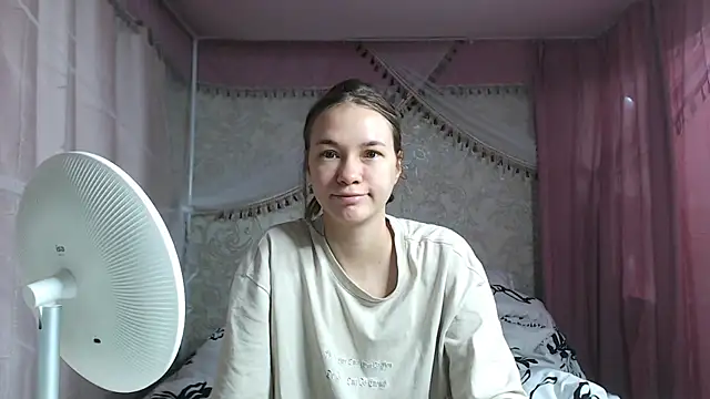 leila bambi  online show from 11.23.25