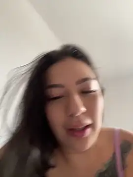 Latina vanessa online show from 11.27.25