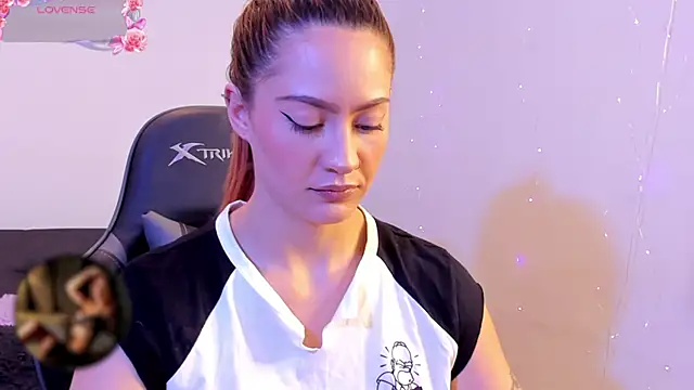 Snapshot of Amypond__ chatting on 10.07.25 Amypond online show from 10.07.25