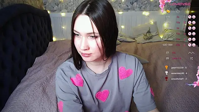 Snapshot of ChloeMillerMeow chatting on 03.04.25 ChloeMillerMeow online show from 03.04.25