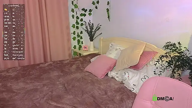 Snapshot of SquirtBabee chatting on 10.11.25 SquirtBabee online show from 10.11.25