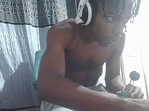 Larry-n-clouds online show from 12.20.25