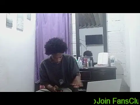 Snapshot of Larry-n-clouds chatting on 04.26.26 Larry-n-clouds online show from 04.26.26