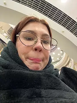 Snapshot of RinaCat chatting on 12.17.24 RinaCat online show from 12.17.24