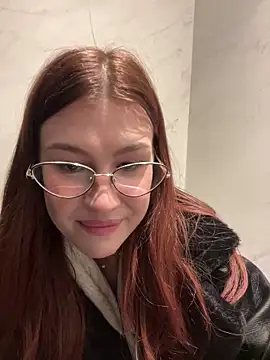 Snapshot of RinaCat chatting on 12.31.24 RinaCat online show from 12.31.24