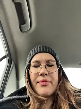 Snapshot of RinaCat chatting on 11.24.25 RinaCat online show from 11.24.25