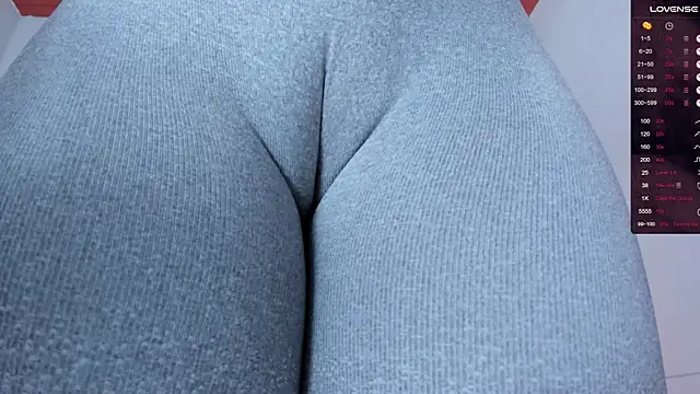 Snapshot of Donnapaul chatting on 09.17.25 Donnapaul online show from 09.17.25