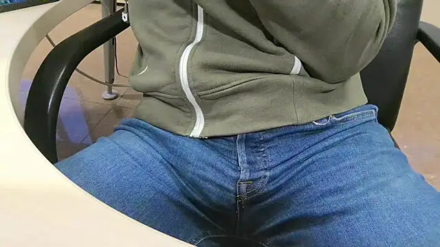 alessandroman2114 online show from 10.21.25