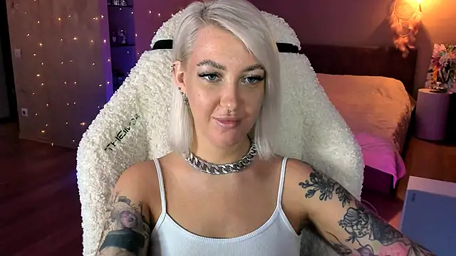 Snapshot of tykioty_Miley chatting on 11.09.25 tykioty Miley online show from 11.09.25