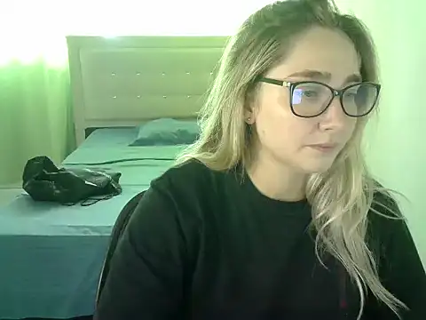 Snapshot of katy_pp chatting on 10.07.25 katy pp online show from 10.07.25