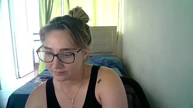 Snapshot of katy_pp chatting on 10.23.25 katy pp online show from 10.23.25