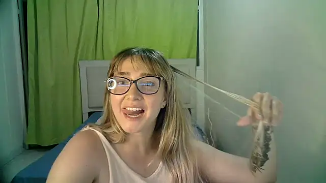 Snapshot of katy_pp chatting on 10.31.25 katy pp online show from 10.31.25