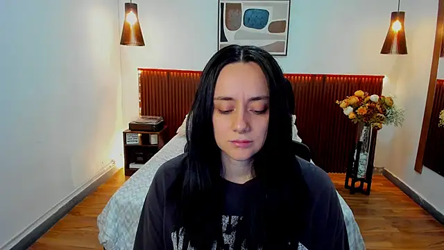Snapshot of KatherineBond chatting on 03.25.26 KatherineBond online show from 03.25.26