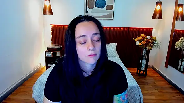 Snapshot of KatherineBond chatting on 03.28.26 KatherineBond online show from 03.28.26