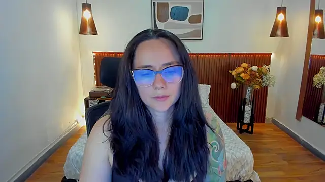 Snapshot of KatherineBond chatting on 05.06.26 KatherineBond online show from 05.06.26